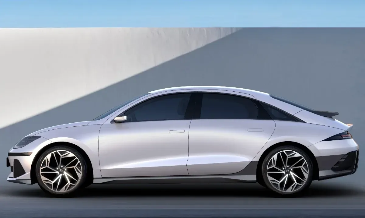 Hyundai Ioniq 6 - 6