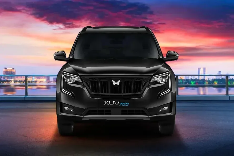 Mahindra XUV700 - 2