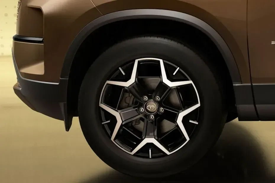 Tata Safari - 5