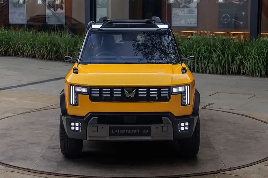 Mahindra Vision S - 2