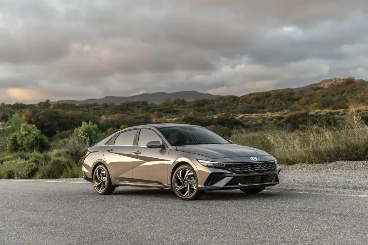 Hyundai Elantra - 3