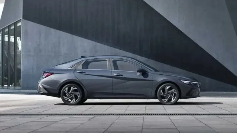 Hyundai Elantra - 4