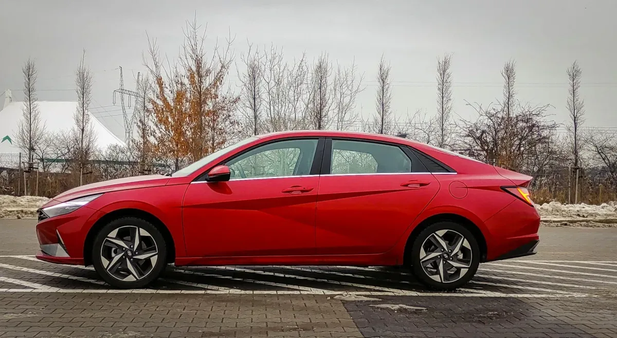 Hyundai Elantra - 5